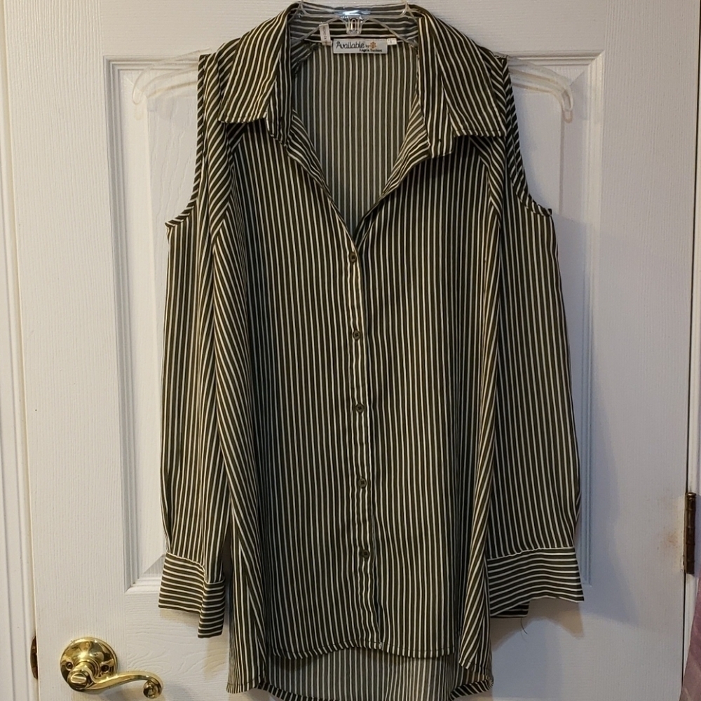 AVAILABLE by Angela Fashion Cold Shoulder Lrg EUC - Picture 10 of 10